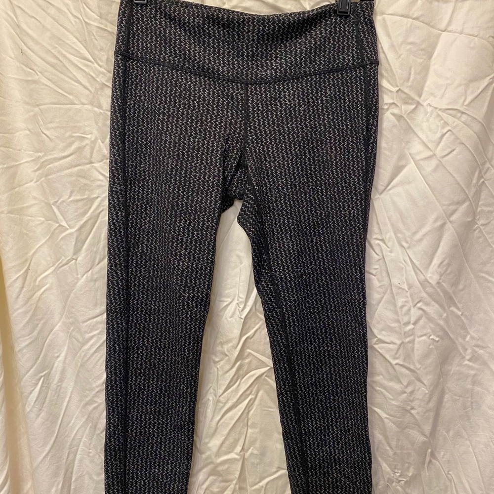 Athleta Black & White Zig Zag Print Leggings